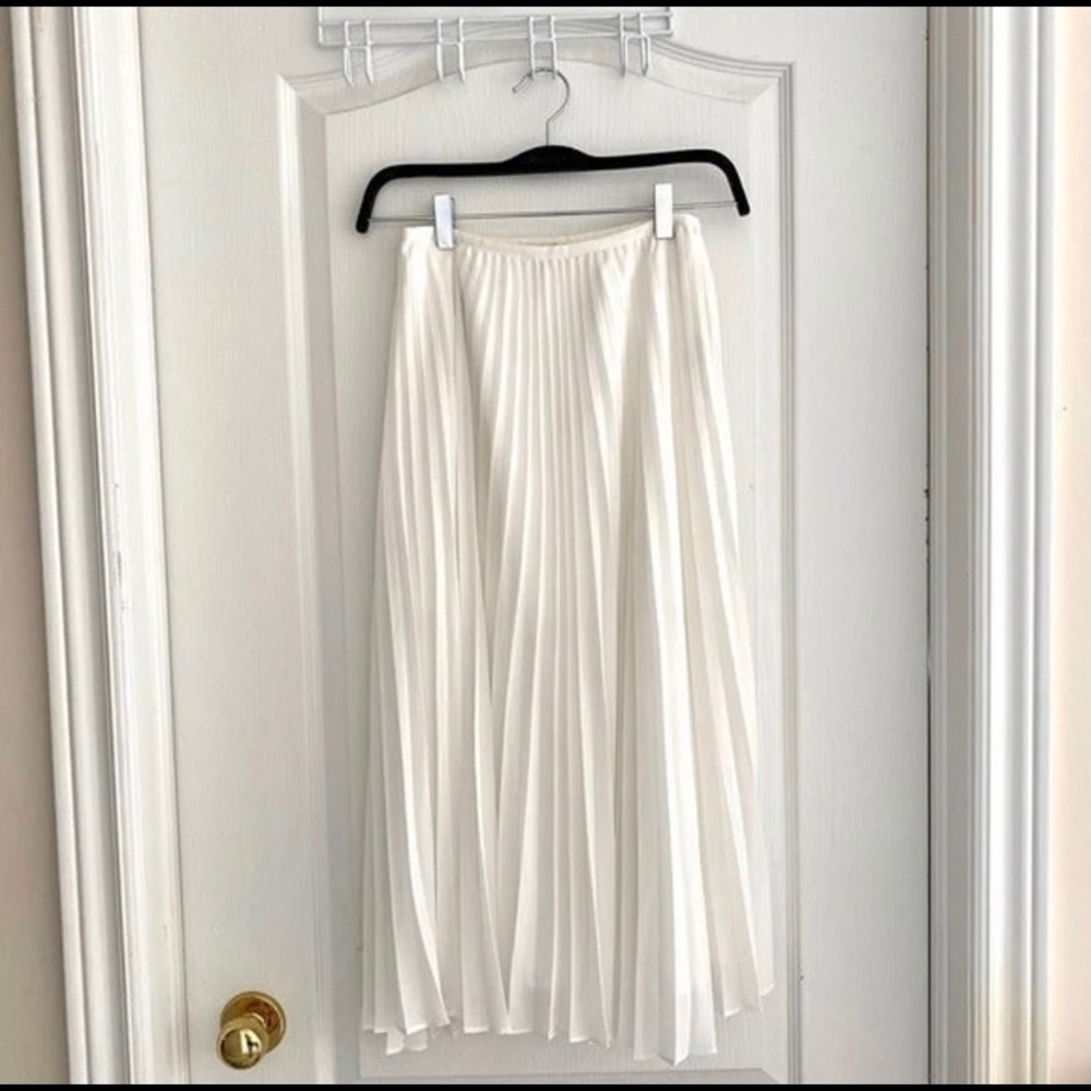 Aritzia Babaton Twirl Skirt
